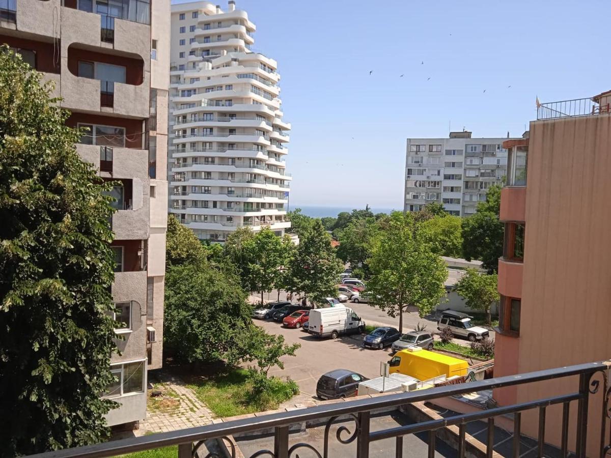 Flora Beach Apartaments Burgas Exteriör bild