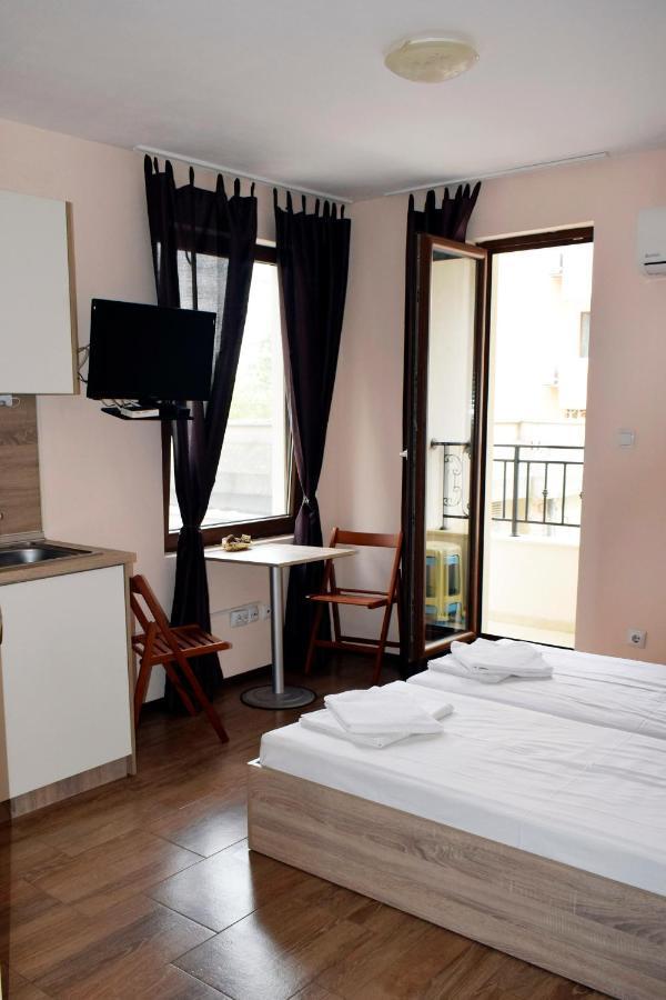 Flora Beach Apartaments Burgas Exteriör bild