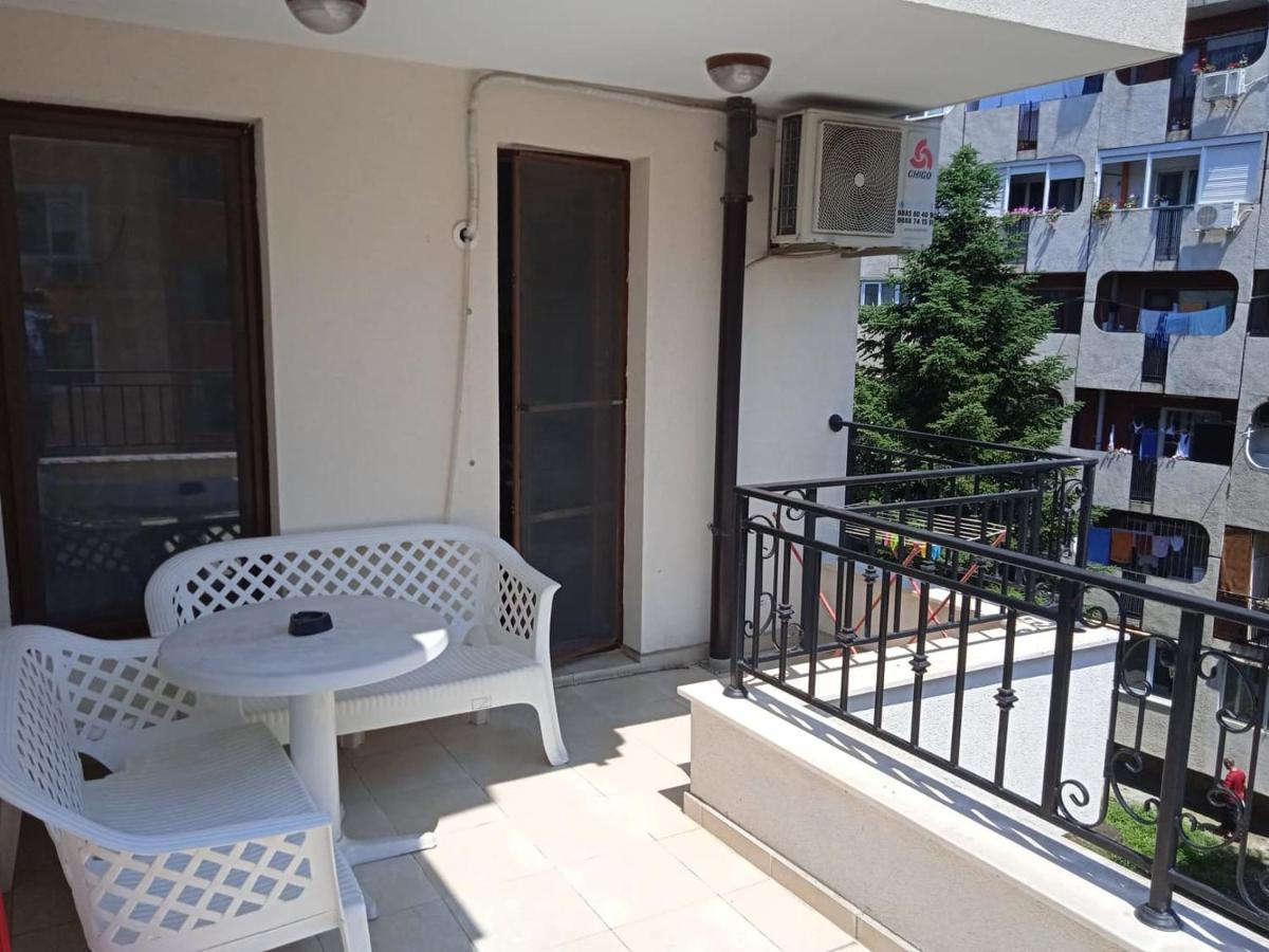 Flora Beach Apartaments Burgas Exteriör bild