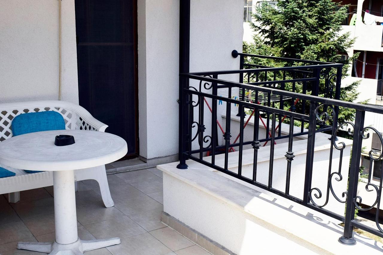 Flora Beach Apartaments Burgas Exteriör bild
