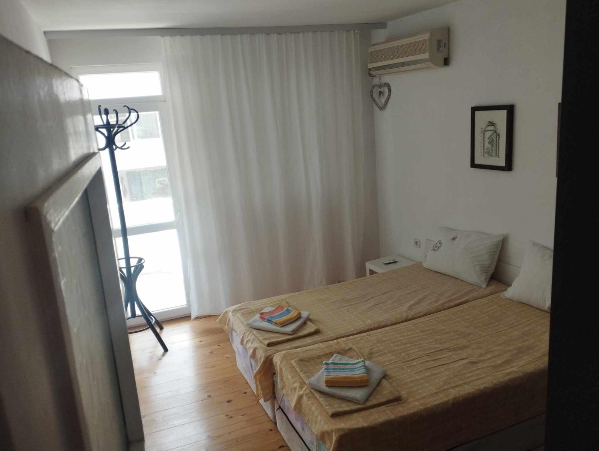 Flora Beach Apartaments Burgas Exteriör bild