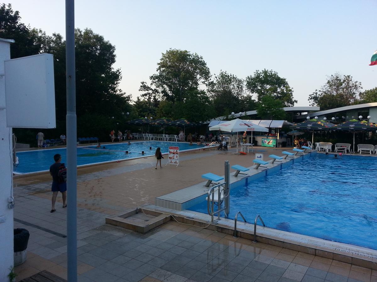 Flora Beach Apartaments Burgas Exteriör bild